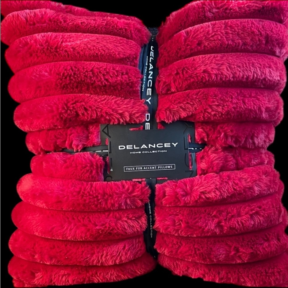 Set of 2 Luxurious Plush Red Faux Fur Throw Pillows🏡NWT! - Picture 2 of 10